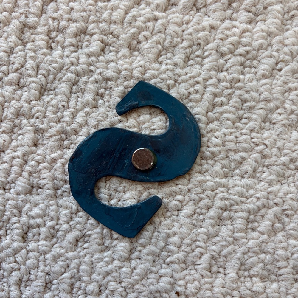 Small ‘S’ Initial Blue Rustic Magnet - Picture 2 of 4